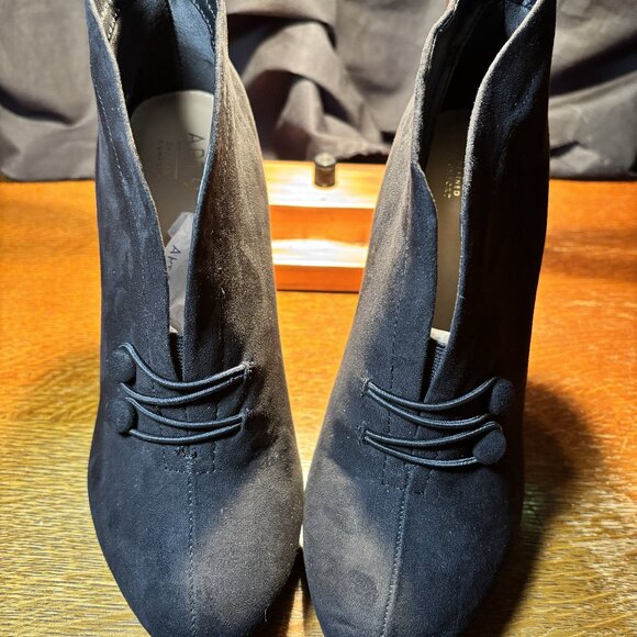 New with Original Box, Apt.9 Black Heels Size 9 - Picture 2 of 6